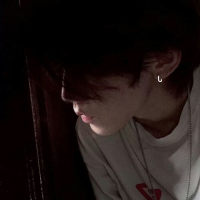 伤感颓废深沉男生头像