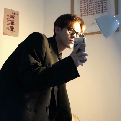 高冷文艺范成熟男生头像