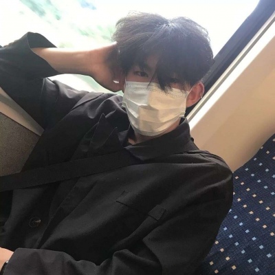 高冷文艺范成熟男生头像