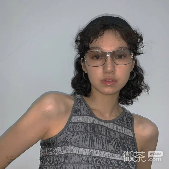 最潮冷酷迷人微信女生头像