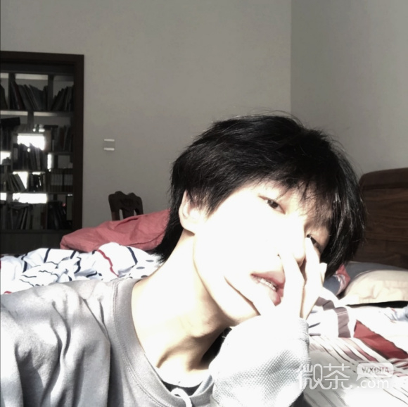 微信洒脱干练男生头像