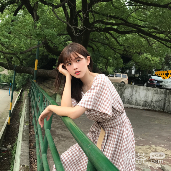 微信阳光干练佛系女生头像