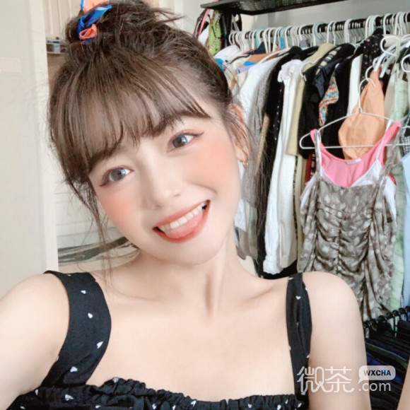 微信长发卡通阳光女生头像
