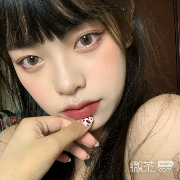 微信最潮快手干练女生头像