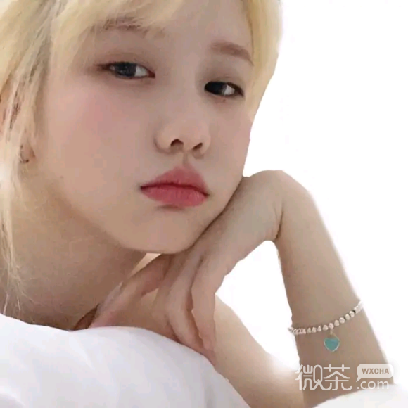 微信最潮快手干练女生头像