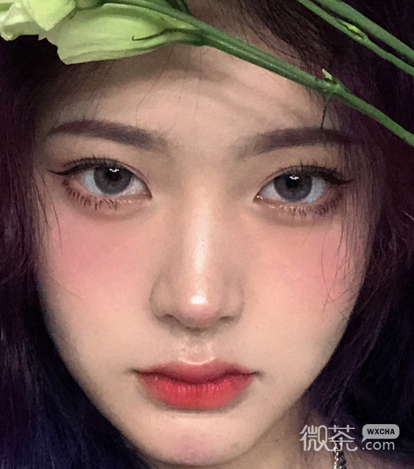 微信最潮快手干练女生头像