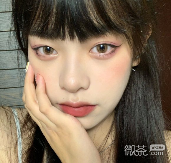 微信最潮快手干练女生头像