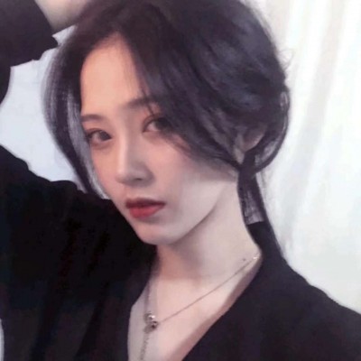 微信酷拽御姐女生头像