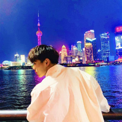 2020新版男背影微信头像