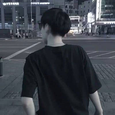 2020新版男背影微信头像