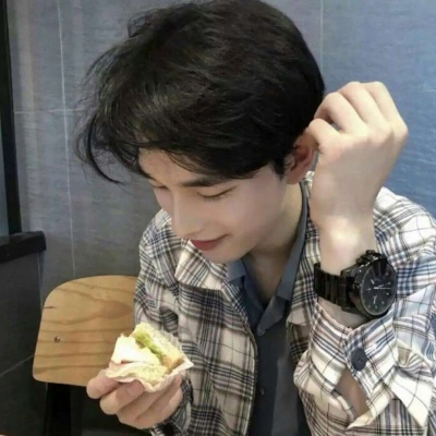 青春阳光帅气校草级的男生微信头像