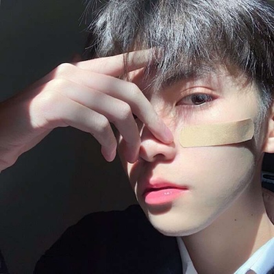 青春阳光帅气校草级的男生微信头像