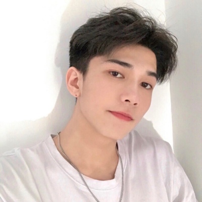 青春阳光帅气校草级的男生微信头像