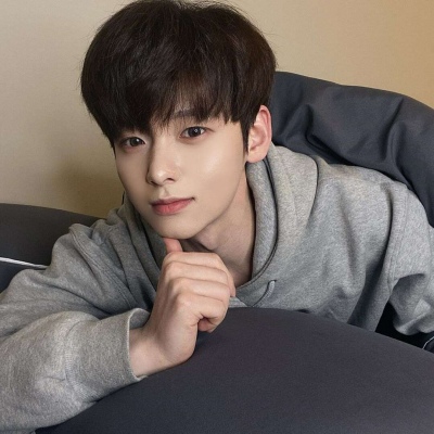 青春阳光帅气校草级的男生微信头像