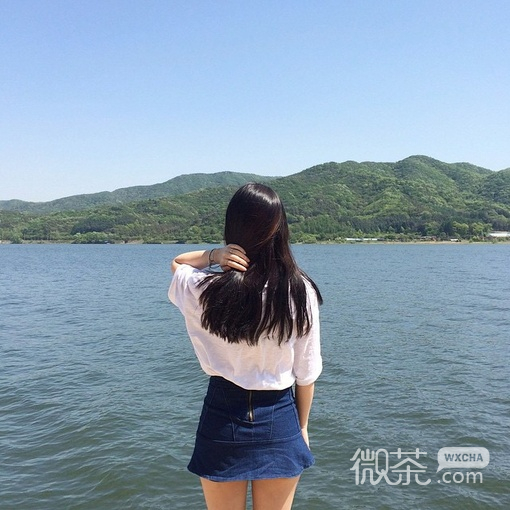 女生背影微信背景图片