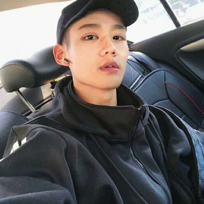 青春阳光帅气校草级的男生微信头像