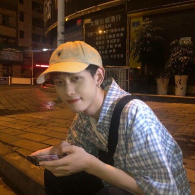 青春阳光帅气校草级的男生微信头像