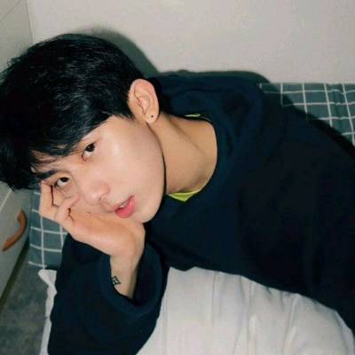 青春阳光帅气校草级的男生微信头像