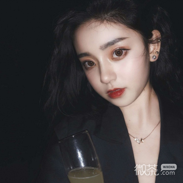 高冷御姐风女生微信头像