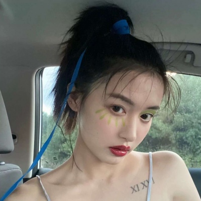 成熟个性酷酷的女生微信头像