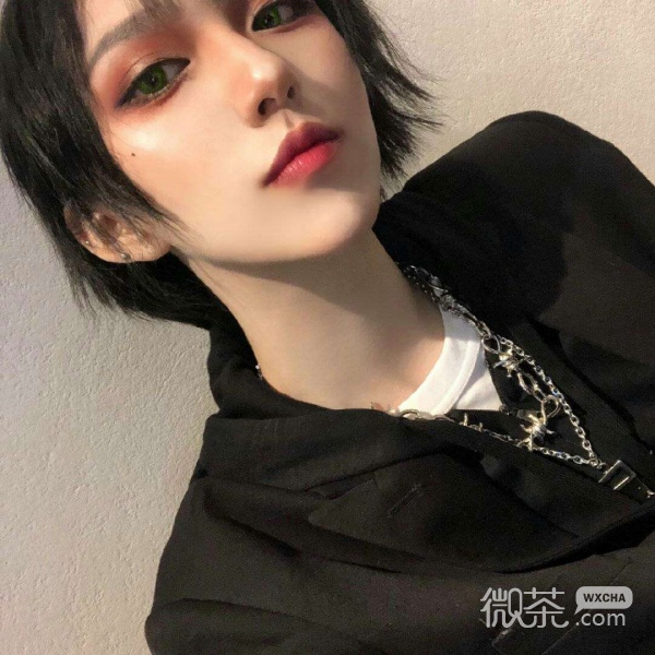 高冷御姐风女生微信头像