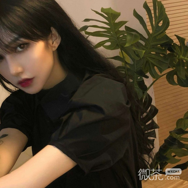 高冷御姐风女生微信头像
