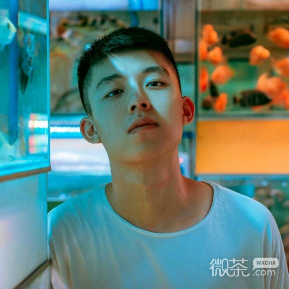 微信洒脱阳光帅气男生头像