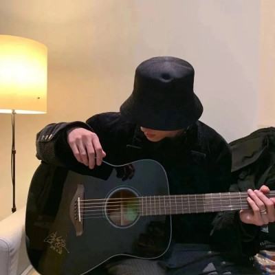 很丧很绝望的孤独男生微信头像