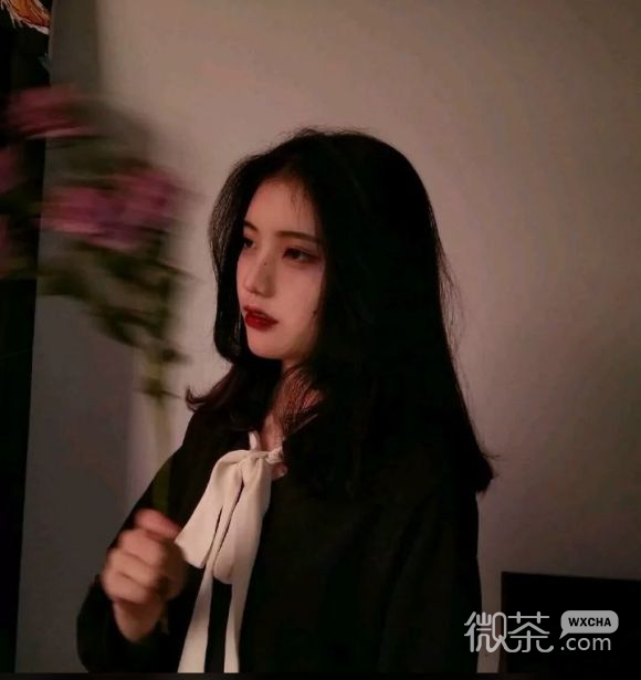 洒脱长发最潮阳光微信女生头像