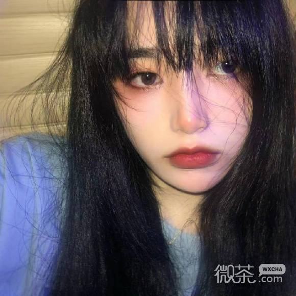 洒脱长发最潮阳光微信女生头像
