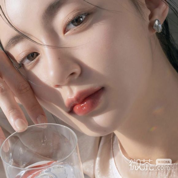 洒脱长发最潮阳光微信女生头像