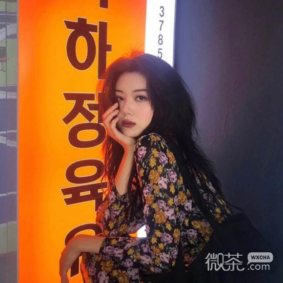 洒脱长发最潮阳光微信女生头像