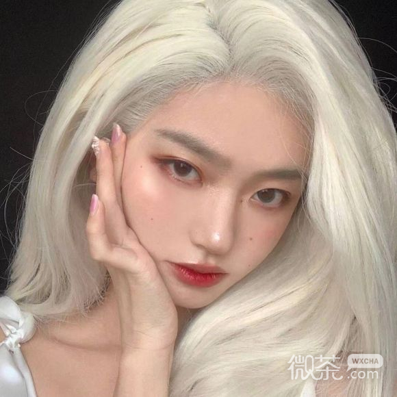 洒脱长发最潮阳光微信女生头像