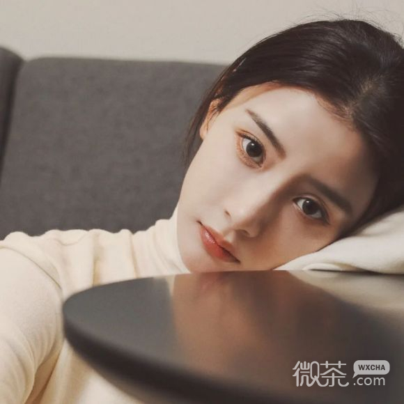 微信洒脱最潮深沉女生头像