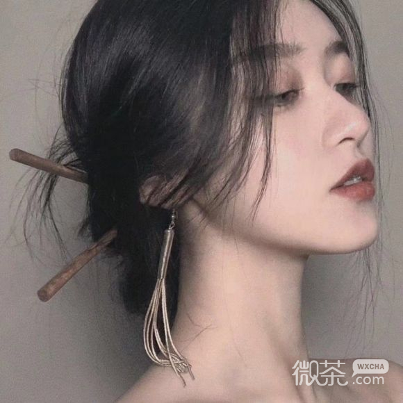 洒脱长发最潮阳光微信女生头像