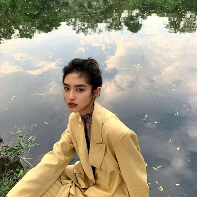 女神高冷气质女生微信头像