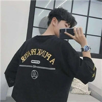 拿手机自拍的自恋臭美的帅哥微信头像