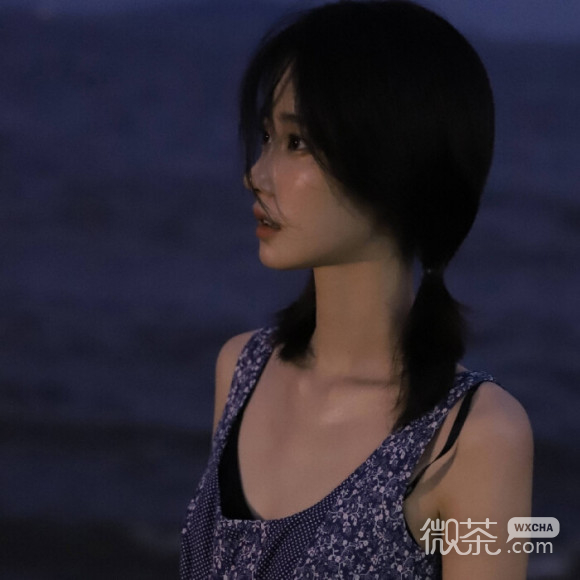 微信长发俏皮最潮阳光女生头像