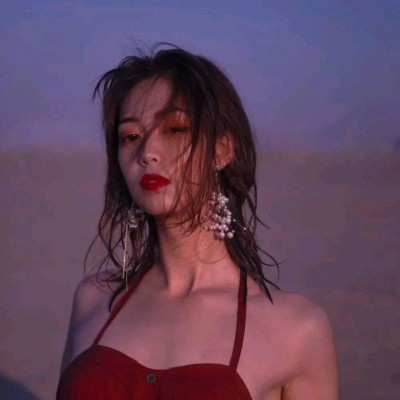 女神高冷气质女生微信头像