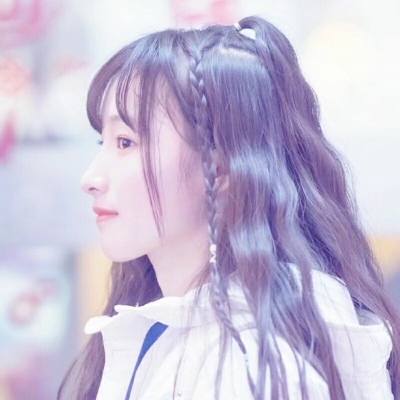 可爱的萌妹子有点调皮的美女微信头像
