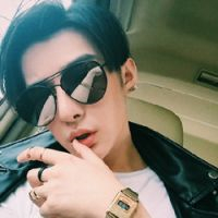戴墨镜的痞帅痞帅的男生微信头像