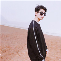 戴墨镜的痞帅痞帅的男生微信头像