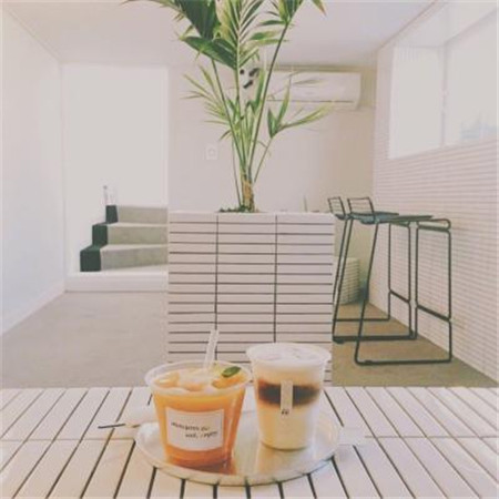 小清新风景女生微信聊天背景图片