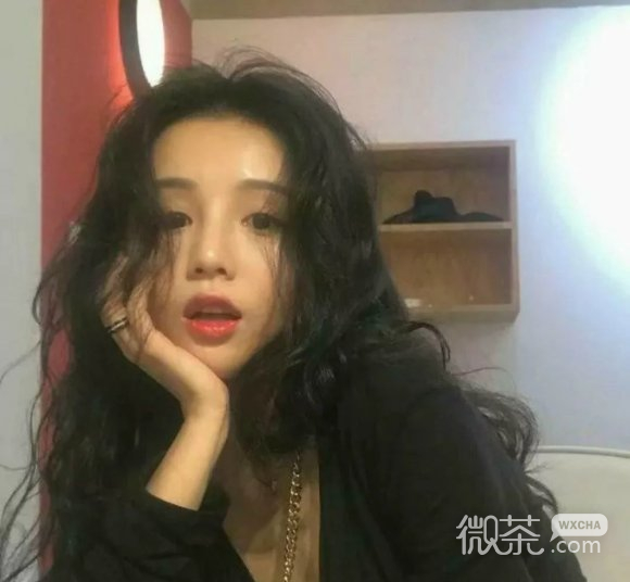 深沉唯美阳光性感女生头像