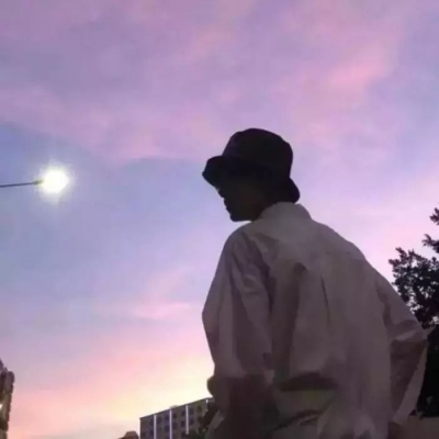 清新文艺干净的男生微信头像