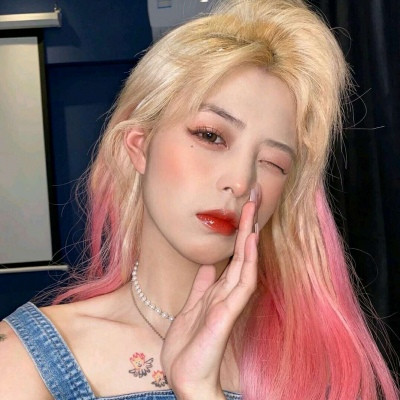 超级仙的欧美风个性另类的外国美女微信头像