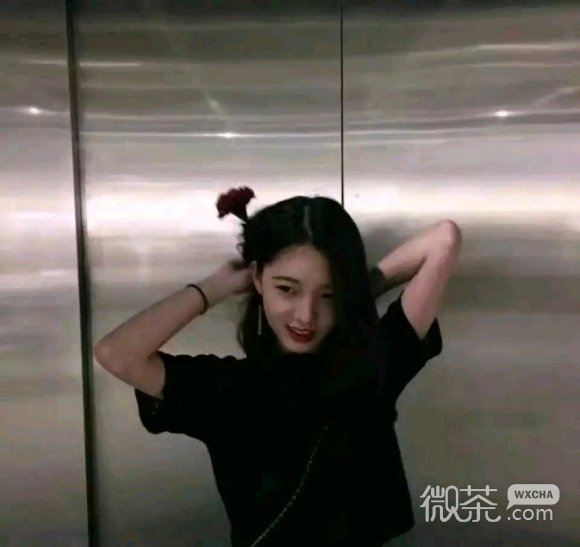 深沉唯美阳光性感女生头像