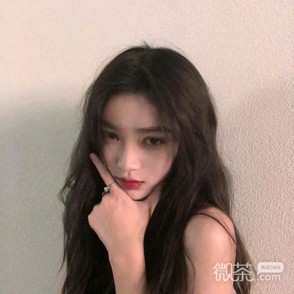 深沉唯美阳光性感女生头像