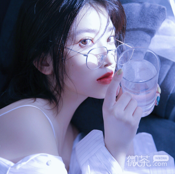 微信最潮阳光文艺女生头像
