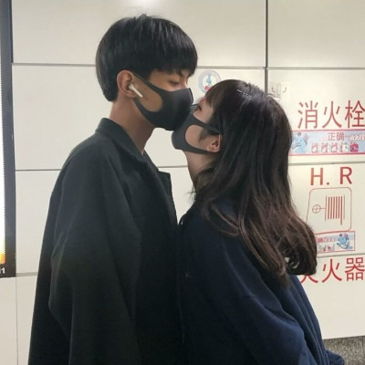 高颜值的情侣真人微信头像